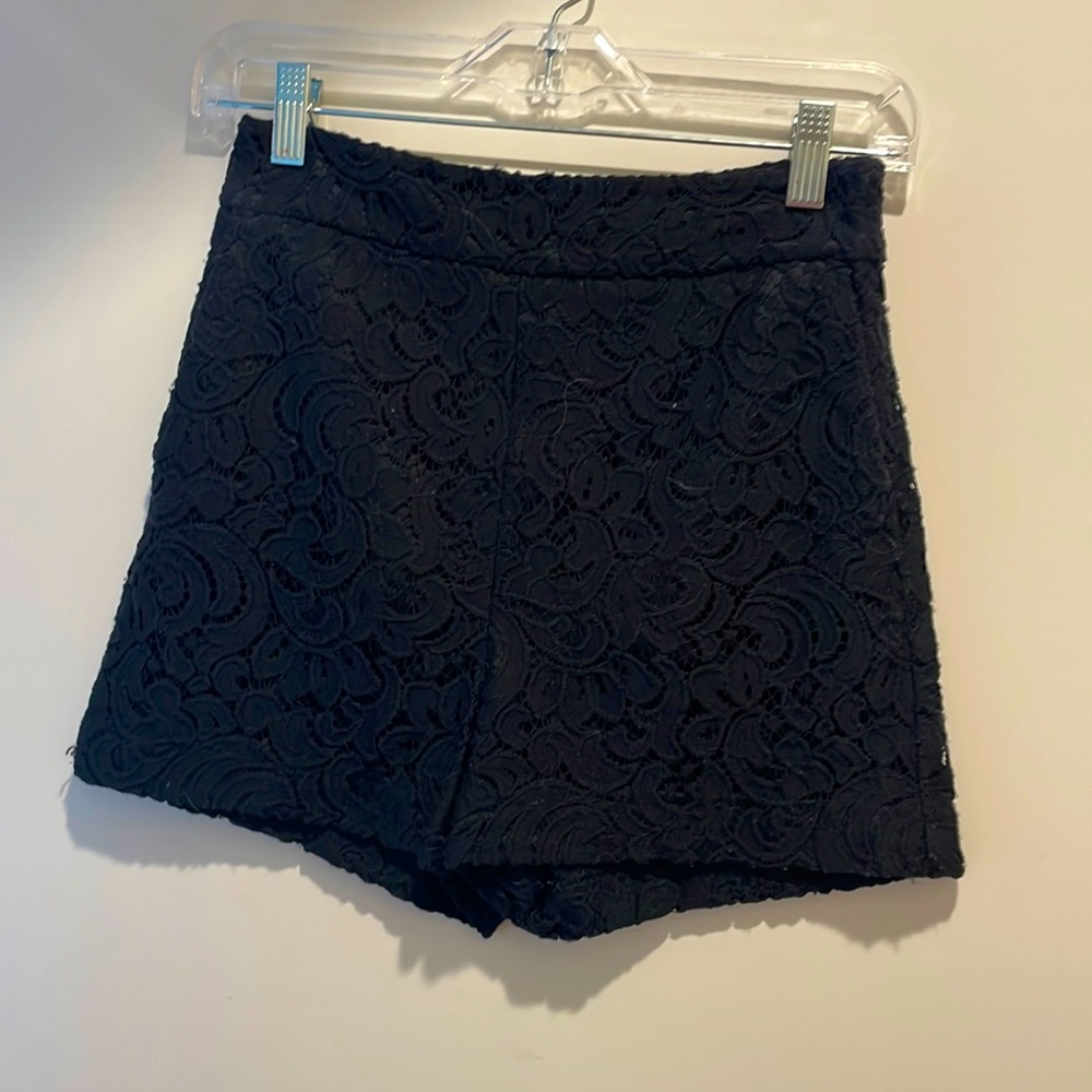 Black thick lace shorts